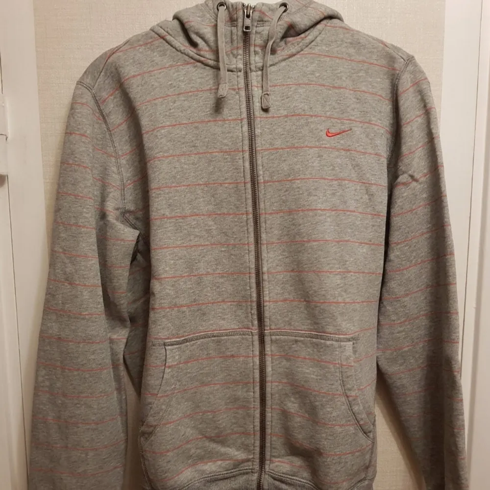 NIKE hoody tjock tröja strl XL Skick bra använd . Hoodies.