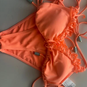 Bikini - Topp - 36 Trosor -34  Inprincip oanvänd 💕