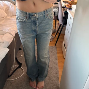 Zara jeans  - Aldrig använda ifrån zara som inte går att köpa längre ! 🩷är runt 160cm 