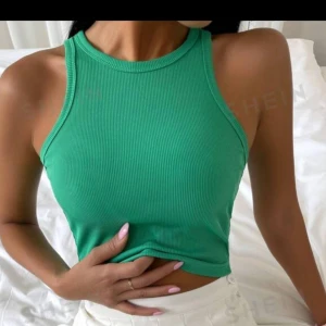 Linne - Säljer detta linne från shein då ja aldrig använder det💞första bild är lånad!!