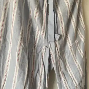 Sköna pyjamas byxorn med jätte fin ljusblå färg
