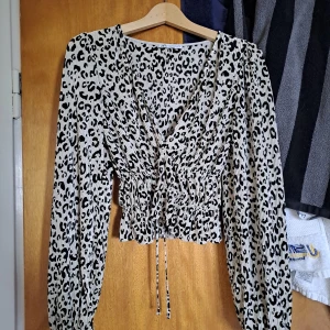 Leopardtopp från Zara storlek M - Fint skick
