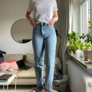 Weekday rowe jeans  - Jeans från Weekday i modellen Rowe. Storlek 25/32. 