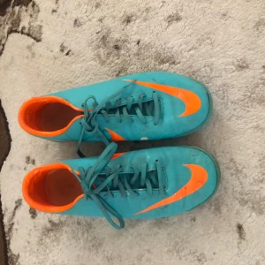 Fotbollsskor  - Fotbollsskor storlek 42,5