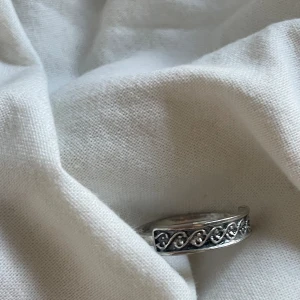 Vintage ring - Vacker ring köpt på marknad i Frankrike. Skriv för mer info eller fler foton💋