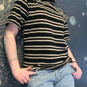 Randig tröja - Cool randig tröja 👕 Står att den är medium men fungerar som M och L