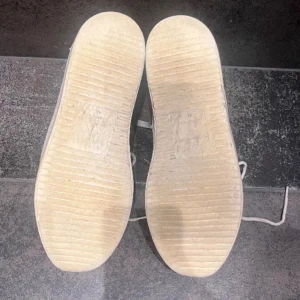 Giuseppe Zanotti  - Säljer min Giuseppe Zanotti skor! Nypris ligger runt 4000. Skick 6/10. Tveka inte vid frågor