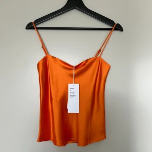Oanvänd topp Gina Tricot  - Oanvänd. Superfin till sommaren