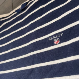 Gant tröja - Randig fin Gant tröja som är i bra skick, använd fåtal gånger. ❤️ Pris kan diskuteras!!