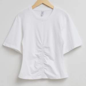 Så cool T-shirt från otherstories (beställd från hm)!🙌🏽 Helt ny med lapp och endast testad därav priset!💘