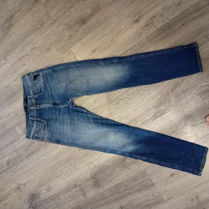 Replay hyperflex jeans - Replay hyperflex är dom byxorna med mest strech i ligger på 1700-1800 kr men dessa är använda en del men är i mycket bra skick, storlek 34/32. Jag kan tänka mig 500 kr 