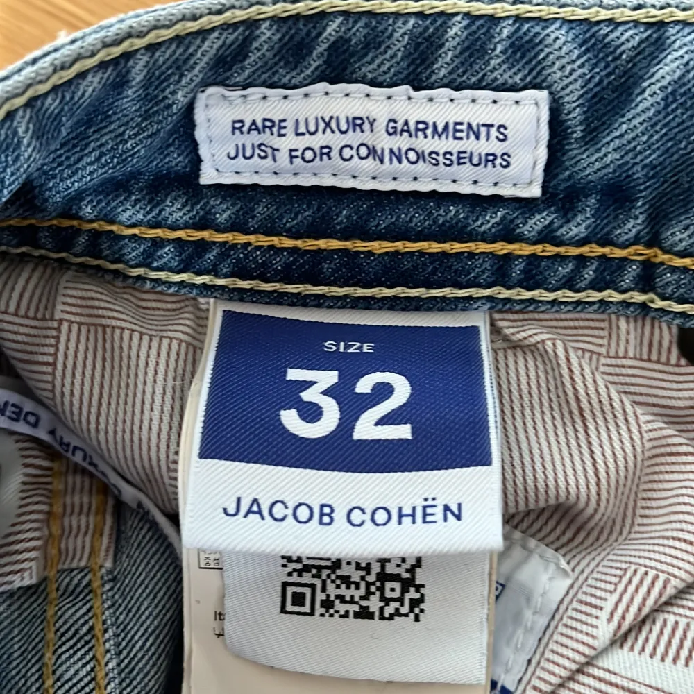 Säljer ett par cohën jeans då jag inte använder dem. De är i storlek 32 och nästan nyskick.. Jeans & Byxor.