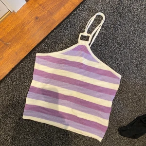 Hm topp - Säljer denna sjukt fina topp ifrån hm som inte kommer till användning längre 💓💓