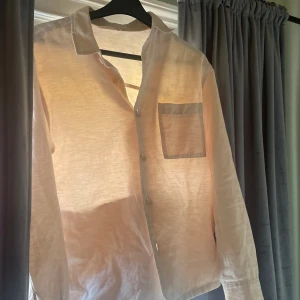 Overshirt - Super snygg overshirt från uniqlo ✅ endast testad ✅ Nypris 800kr ✅ Mitt pris 299kr ✅ Skick 10/10 ✅