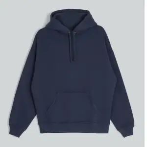 mörkblå hoodie från bikbok   Nypris 399kr. mitt pris 200kr