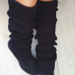 Benvärmare  - Väldigt gulliga ben värmare som är använd få gånger, den är perfekt till våren 