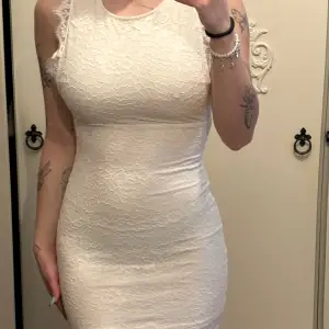 Vit fin klänning. 