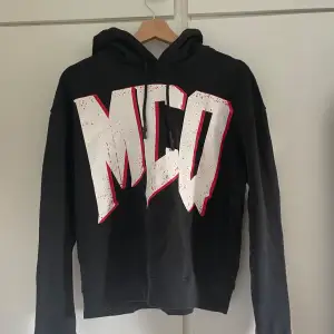 MCQ hoodie i bra skick, storlek xs, kom privat för fler bilder eller frågor!