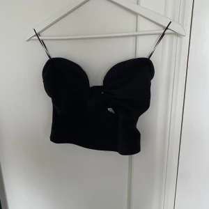 Topp  - Topp från Gina tricot, helt oanvänd