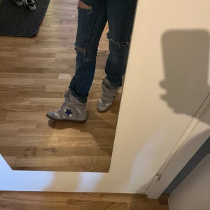 Isabel marant skor - Isabel marant skor! Passar på folk som har storlek 38 och 37 (billigt då ett par nya kostar 3000)