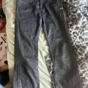 Svarta jeans  Billiga och bra skick Upphämtas i malmö 
