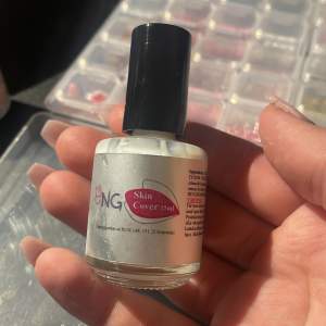Säljer skin cover från nagelgiganten då jag aldrig använder den. Har endast testat den en gång.💓
