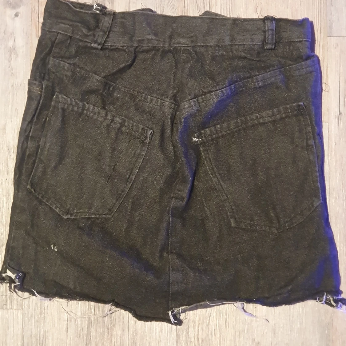 Egengjord svart jeanskjol med fungerande fickor - 92