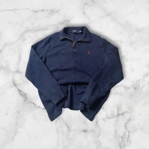 Ralph lauren halfzip - Retro vintage halfzip passar till grisch och old money, är väldigt cool. Storlek M