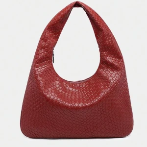 Röd bottega liknande väska  - Använd 1 gång, väldigt fint skick