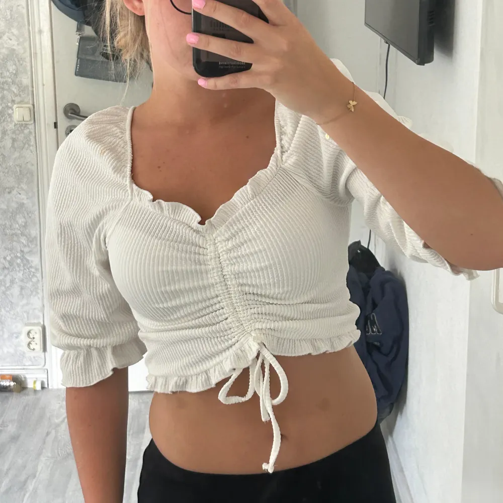 Jättefin topp, kan dra åt hur mycket/lite man vill💕. Yläosat.