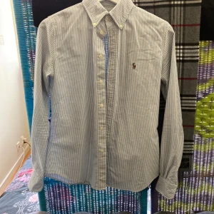 Ralph lauren Skjorta - VÄLDIG SEXIG SKJORTA  Ny pris 1299kr köpt på NK