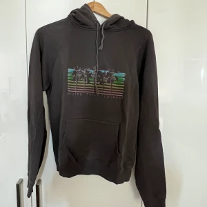 YSL hoodie - YSL hoodie i grå färg storlek S i bra skicka. (Pris förhandlingsbart)