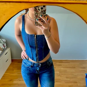 Jeanstopp - Jeanstopp med dragkedja som går att öppna. Inga skador.