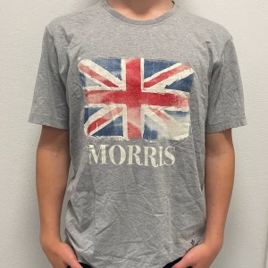 Morris - Säljer denna snygga t-shirt som passar perfekt till sommaren, hör av dig för frågor och bilder. 