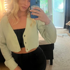 Kofta mintgrön - Mycket bra skick, endast använd ett fåtal gånger! 