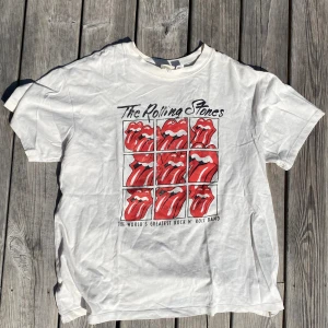 Super cool t-shirt  - Super cool t-shirt den är lite oversized som är skit snyggt🙌