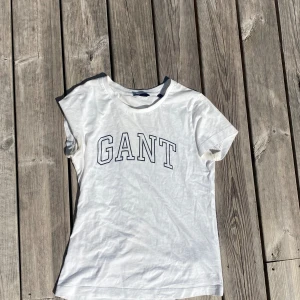 Gant t-shirt - Superfin gant t-shirt så bra att ha hemma, säljer pga för liten🌟