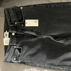 Jeans - Helt nya jeans från lager 157 aldrig använda