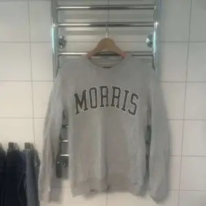 Säljer nu min Morris tröja skick 9/10 vädligt snygg till sommaren hör av er vid frågor! Pris kan diskuteras!