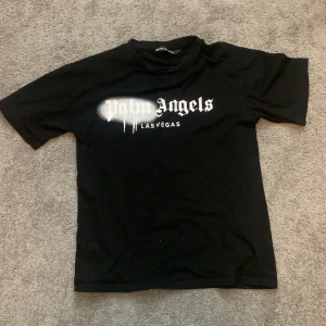 Palm Angels T-shirt - Tröja från Palm Angels Knappt använd Storlek S