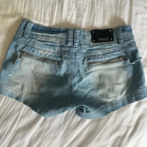 Jeans shorts - Superfina lågmidjade shorts💓