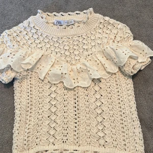 Zara topp  - Jättefin stickad topp ifrån zara. Har inte använt så mycket. 💗