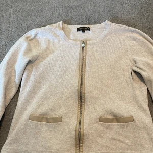 Kofta  - En kofta ifrån Alice Bizous.💗💗