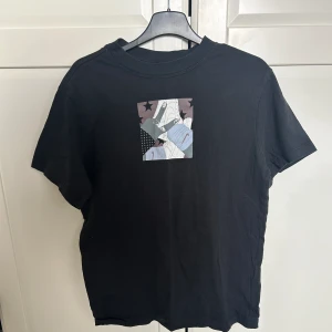 Nike tröja  - En Nike tröja med ett coolt tryck på har nästan aldrig använts💕