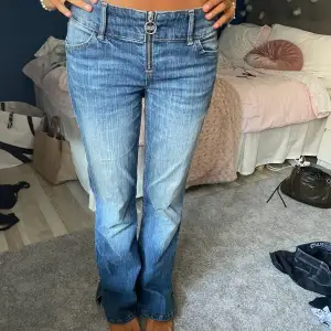 Så snygga oanvända jeans! 39-40cm i midjemått och 82cm i midjemått