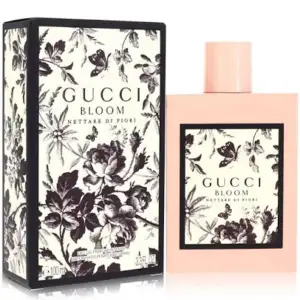 Den här parfymen luktar super gott men jag tycker inte att doften passar mig. Därför säljer jag nu denna parfymen då den inte kommit till någon användning (endast testad få gånger!). Den är köpt för 909 kr på sephora. (Blomsterdoft)🙌🏻🤩🌸obs lånad bild‼️