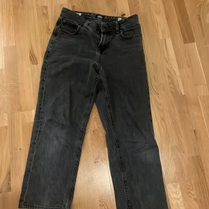 Snygga Jack&Jones jeans - 152(12Y) Jack&Jones, Lite slitna,Loose chris. Svarta jeans