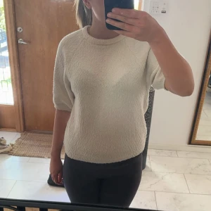 Trekvarts tröja  - Super fin tröja i bra skick och knappt andvänd💕 säljer pågrund av att den inte kommer till andvändning. Tröjan är i storlek s