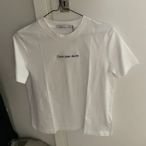 T-shirt - Helt ny, prislapp kvar! Strl L