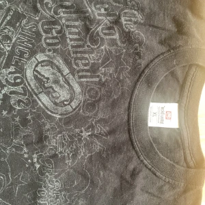 Ecko unltd - Crazy ecko unltd tröja med fett print på framsidan och inget tryck på backen. Strlk xl o de drf ja säljer. Skriv och fråga om ni har frågor!!